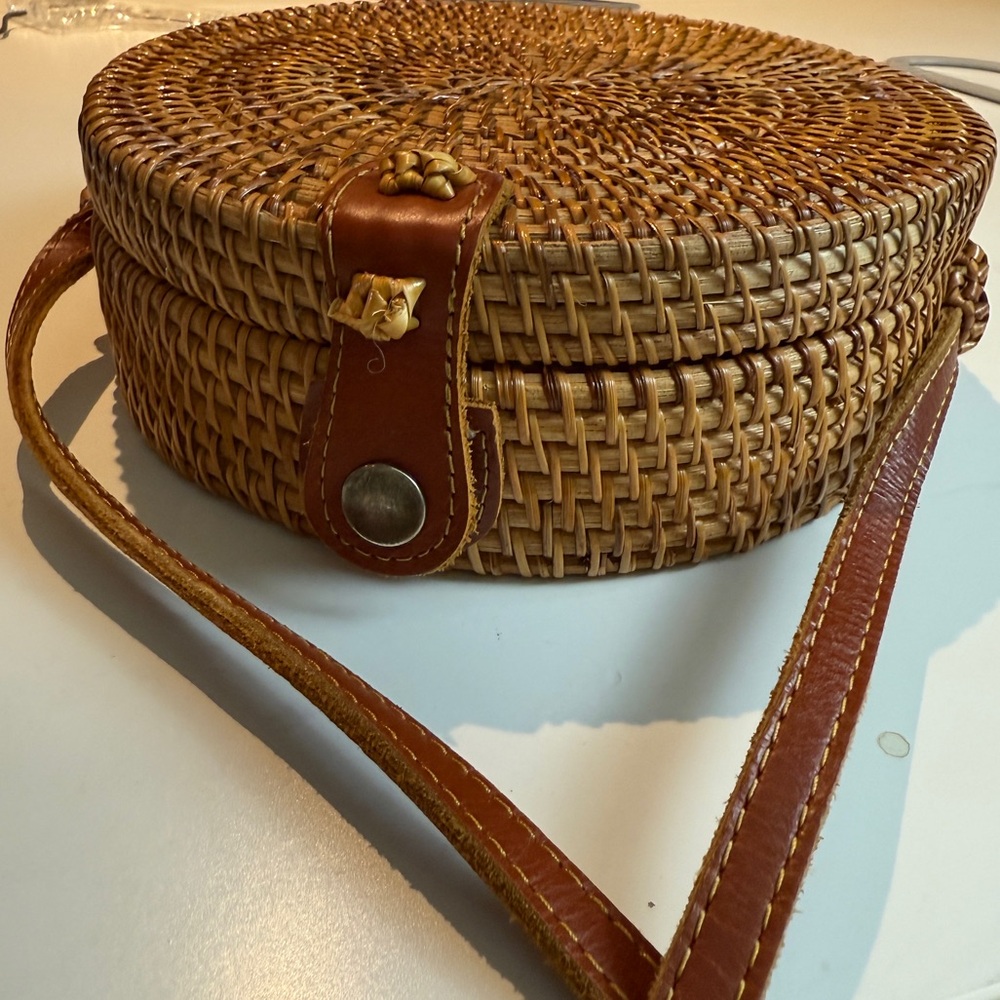 Hand woven rattan. Round, Crossbody Bag, navy palm cloth interior - Picture 2 of 4